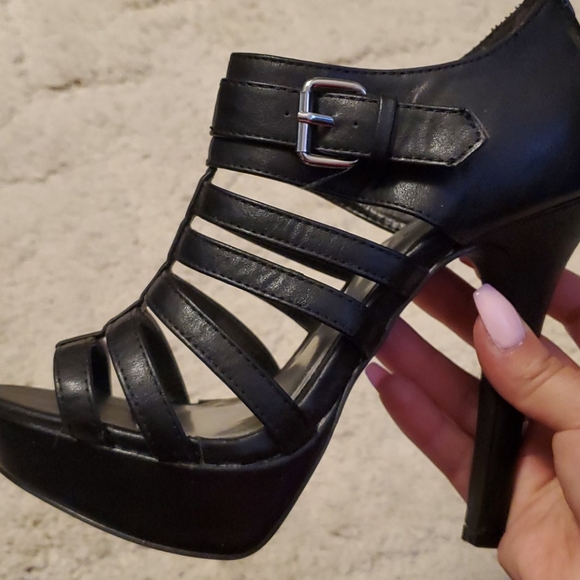 High heels - Picture 3 of 5